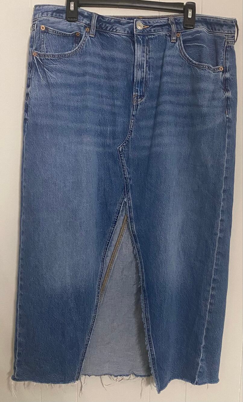 American Eagle Low Rise Maxi Denim Skirt Size 18 Raw Hem Front Slit Y2K Western